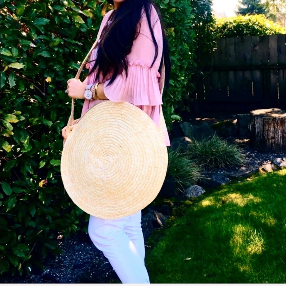 Beautifully Round Basket Weave Shoulderbag